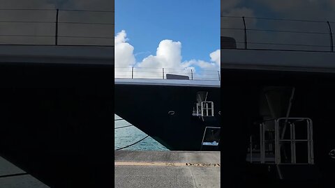 Mega-Yacht in St. Maarten