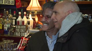 Geraldo Rivera buys drinks for furloughed federal workers in Cleveland