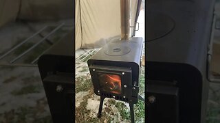 A new budget stove on test. The Deerfamy stove’s first burn so she a little smokey 🔥 #deerfamy