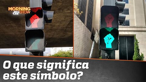 Punhos cerrados e erguidos em semáforos na Paulista