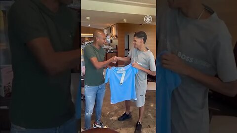 Luva de Pedreiro e Fernandinho na Turquia antes da final da Champions League 2023