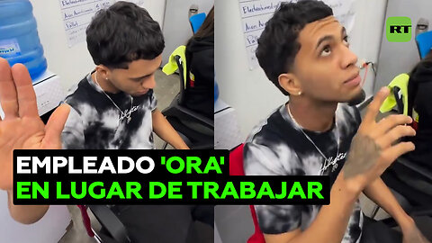 Trabajador es sorprendido 'orando' en su trabajo