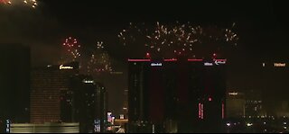 4th of July fireworks wow Strip crowds