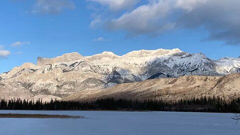 Snow on top of the mountains in Jasper national Park￼