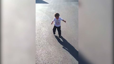 12 Babies Meet Their Shadows For The First Time