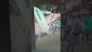 a porcaria do quadro da caloi quebrou na aterrissagem do Henrique Avancini no CIMTB em Araxá MG😭😭 😭🚴