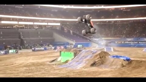 MONSTER JAM = SEE WHAT HAPPENS DURING THE VIDEO = Léo Sócrates