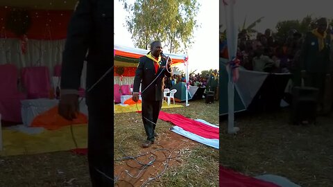 MG Nsengiyumva Thomas - Twari dupfuye maze Yesu aritanga (Live)