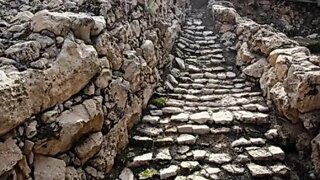 EXCITING NEWS! TOMB'S OF KING DAVID'S FATHER JESSE & G.GRANDMOTHER RUTH & DISCOVERIES IN HEBRON!