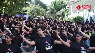 Pathaan TV Premiere sets World Records as Star Gold takes 300 SRK Fans posing together at Mannat