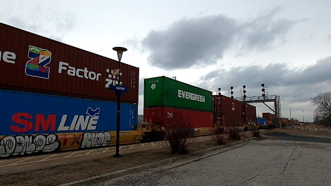 CN 148 CN 8908 & CN 2340 Engines Intermodal Train In Ontario