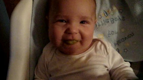 Check Out This Hilarious Reaction Of A Baby Eating Peas For The First Time