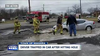 Car gets trapped in large hole in NIagara County