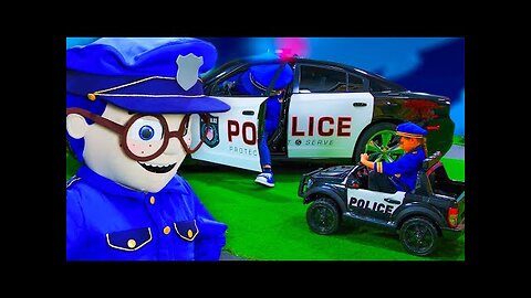 The Kids play with police cars 🚓