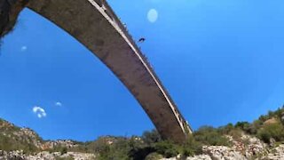 Youngster pulls off jaw-dropping dive from bridge