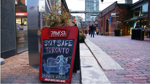 Here's What Restaurants & Bars Will Look Like During Ontario's Reopening Plan