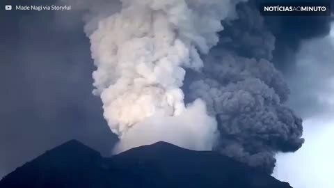 Incrível timelapse mostra cinzas sendo expelidas do vulcão Agnung