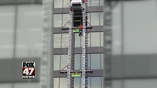 Workers rescued after lift traps them 6 stories above ground