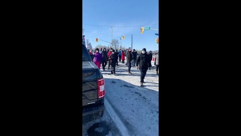 counter protest blocking convoy *Ottawa*