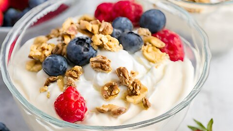 Creamy Greek Yogurt Parfait: A Delectable and Easy Keto Breakfast!