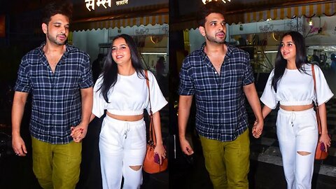 Tejasswi Prakash leaving from Resturant & Karan Kundra Say Ye Light Mujhe chahiye 😂🙈📸