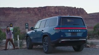 Rivian R1S 2022 Electric SUV Interior & Exterior Walk Through & Driving