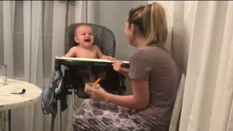 Baby can't stop laughing at mom's fake sneezes