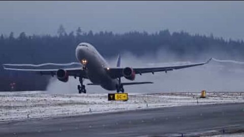 Deixe-se hipnotizar por imagens de aviões em câmara lenta