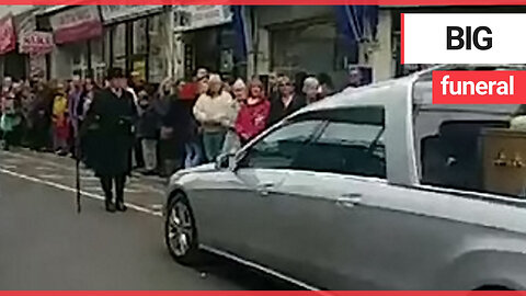 Moment hundreds line the streets to say goodbye to a popular Big Issue seller