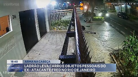 Arma na cabeça: Ladrão leva carro e objetos pessoais do ex-atacante Fred no Rio de Janeiro.