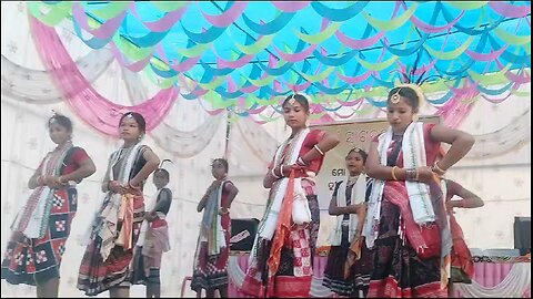 school girls traditional sambalpuri dance