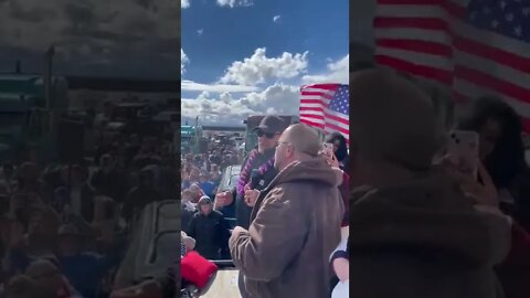 💯🇺🇸 CALIFORNIA- CONVOY SINGS AMAZING GRACE BEFORE HEADING OUT. 🇺🇸