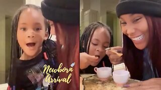 Ming Lee Plays The Racing Tea Game With Daughter Story! ☕️