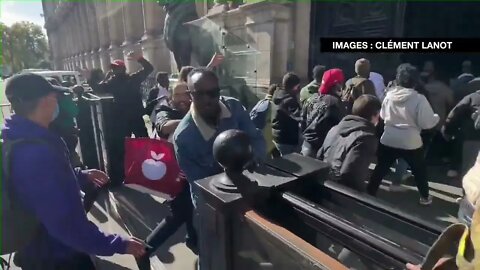 African migrants stormed City Hall in Paris They demand better tax-payer-funded accommodation