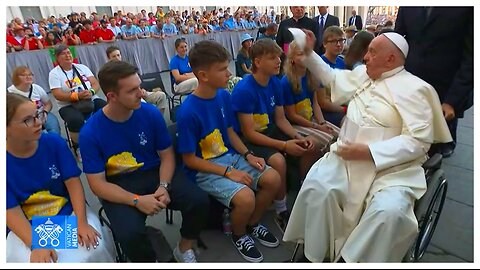 Pope Francis: motto is "With you", credits with a summer atmosphere