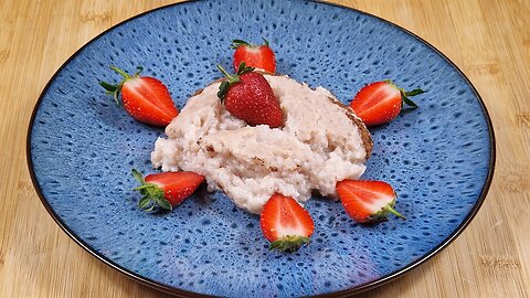 The most popular dessert of this season. Delicate Rice With Strawberries