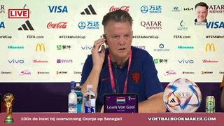 Louis van Gaal op persconferentie: 'De gemiddelde kwaliteit van deze groep is hoger dan 2014'.