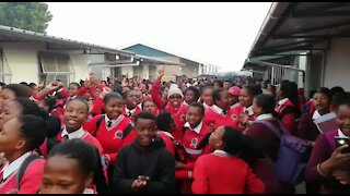 South Africa - Cape Town - Bloekombos closing near schools day 2 Protest (Video) (ChU)