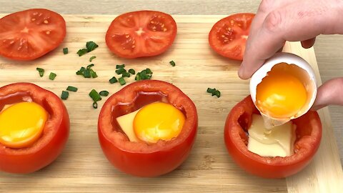 Just put an egg in a tomato and you will be amazed! Breakfast recipe!