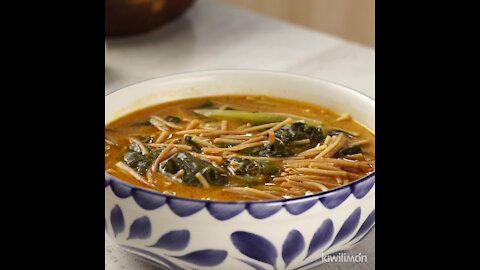 Sopa de Fideos con Acelgas