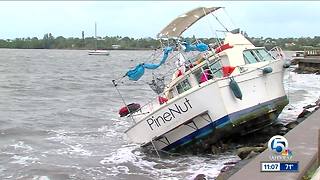 Rough seas, heavy winds send 2 boats into the rocks in Jensen Beach