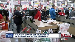 Omaha residents head to the grocery stores for last-minute Christmas shopping