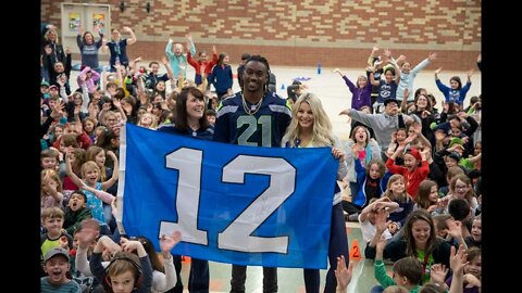 Seattle Seahawks' Trey Flowers visits York Elementary in Vancouver