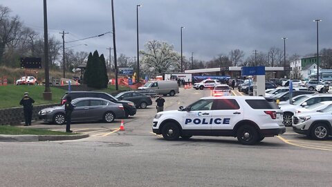 Shots fired in Hyde Park Kroger parking lot, Cincinnati police searching for suspect