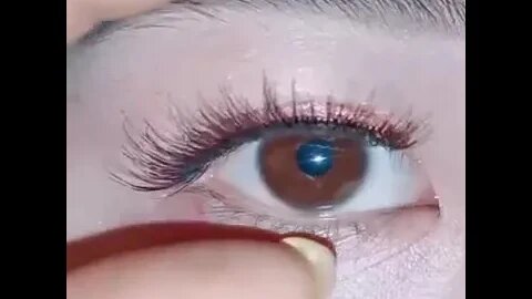 Magnetically Applying Eyelashes