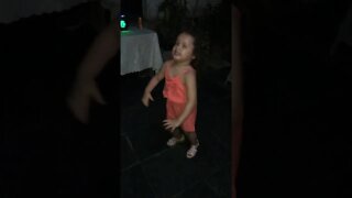 Tenho 4 anos de idade e ja sei jogar - #shorts #linda #bebe