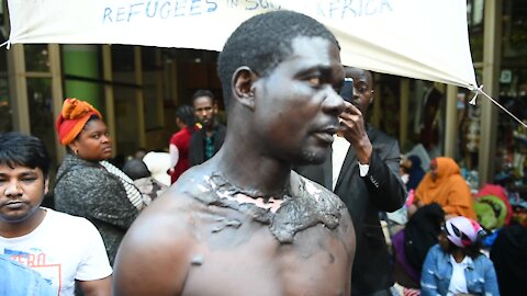 SOUTH AFRICA - Cape Town - Foreign nationals protest outside the UNHCR offices in Cape Town (Video) (huS)