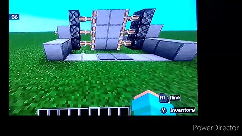 how to make a secret piston door in Minecraft 3by3