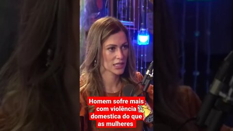 Homem é a vítima, a verdade do feminismo, cort completo no perfil,. homem, mulher, vítima, casa