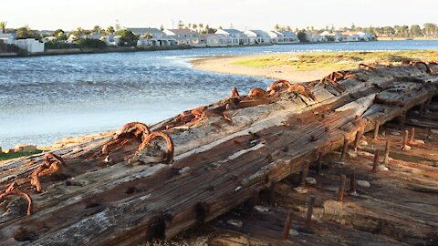 SOUTH AFRICA - Cape Town - Commodore II shipwreck (Video) (nPb)